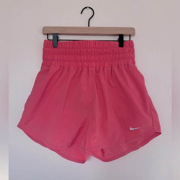 Nike Women's One Dri-FIT Ultra High-Waisted 3"
Brief-Lined Shorts Punch Pink - Picture 3 of 9